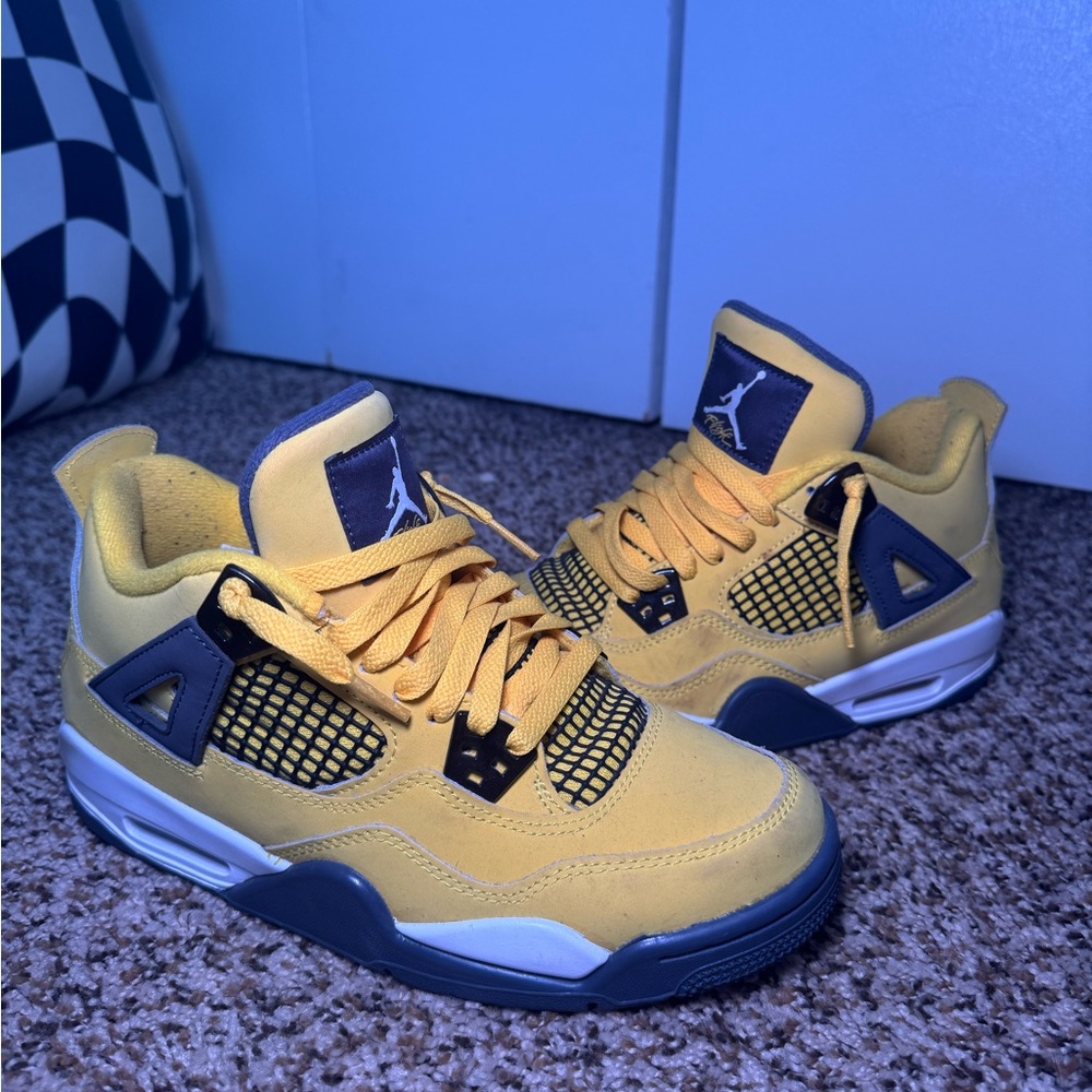 Jordan 4 Lightning